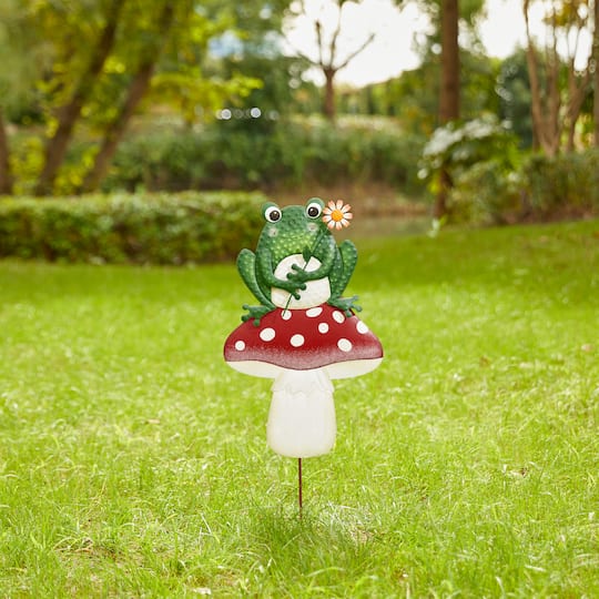 Glitzhome® 30" Metal Stacked Mushroom & Frog Yard Stake